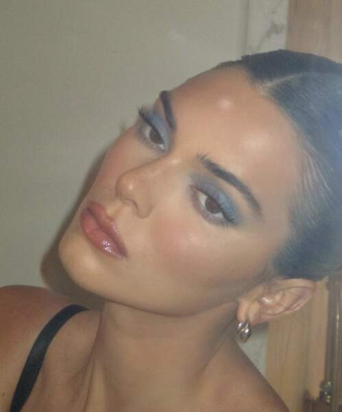 Kendall Jenner affiche de sublime lèvres avec un gloss brillant 