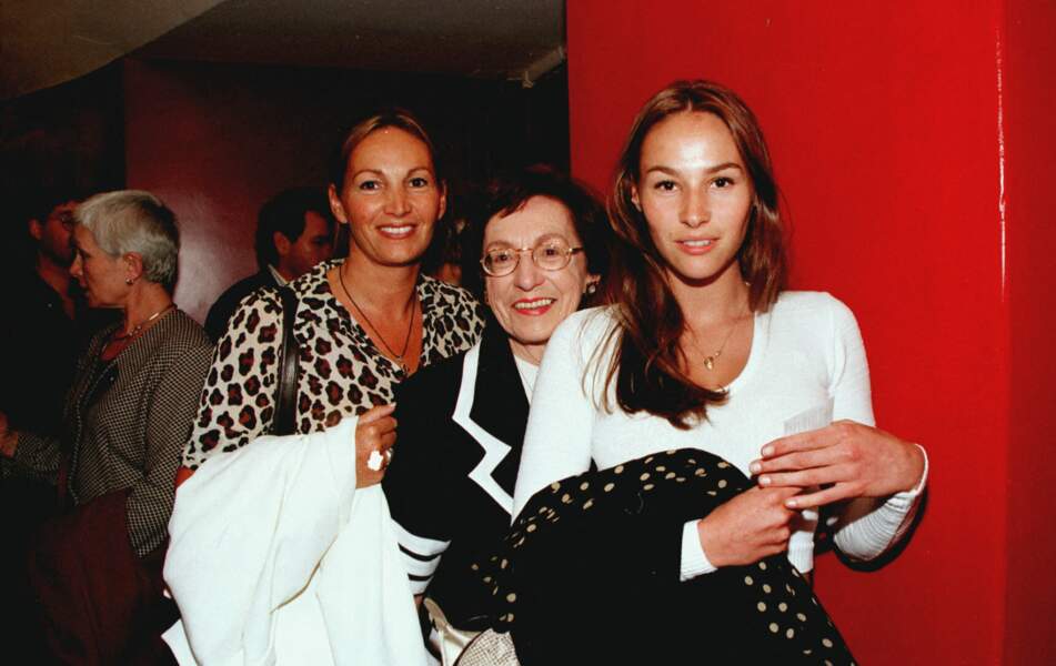 Vanessa Demouy, sa mère et sa grand-mère pour la pièce 1 mariage pour 3 en 1997 (24 ans)