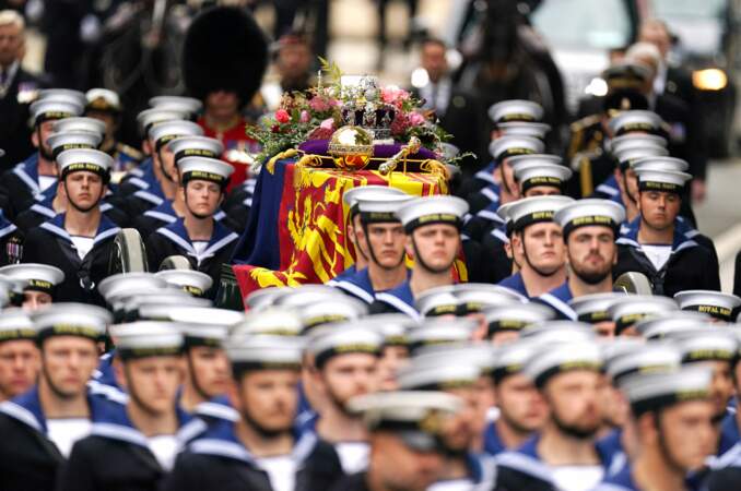 Obsèques de la reine Elizabeth II : procession jusqu'à l'abbaye de Westminster