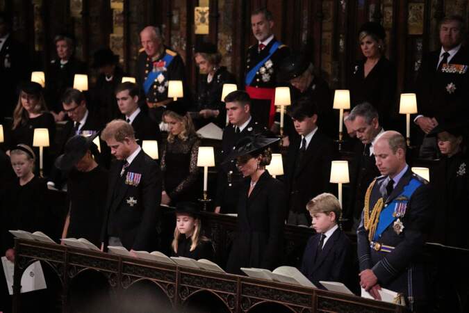 Cérémonie funèbre en la Chapelle Saint-George pour les funérailles d'Etat de la reine Elizabeth II : le prince William, le prince George, la princesse Charlotte, le prince Harry et Meghan Markle