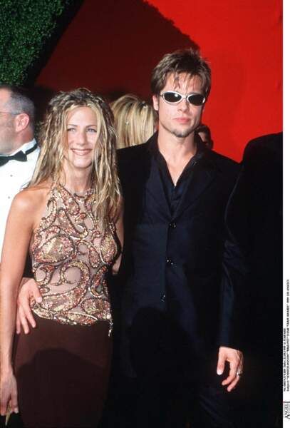 En 1998, Brad Pitt (35 ans) rencontre Jennifer Aniston lors d'un rendez-vous arrangé.