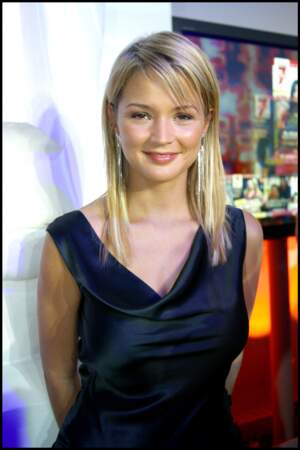 En 2002, Virginie Efira (25 ans) anime la Star Academy pour une chaîne belge