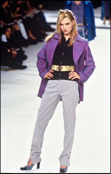 En 1996, Kate Moss (22 ans) au défilé Chanel à Paris