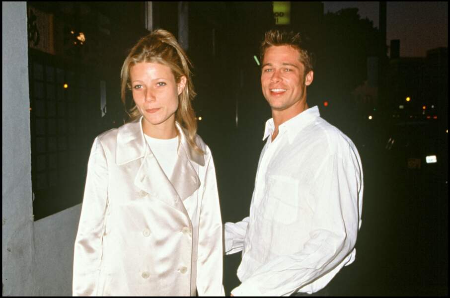 En 1994, Brad Pitt (31 ans) se met en couple avec Gwyneth Paltrow qu'il a rencontré sur le tournage de Seven. Ils resteront 3 ans ensemble avant de se séparer quelques mois après leurs fiançailles.