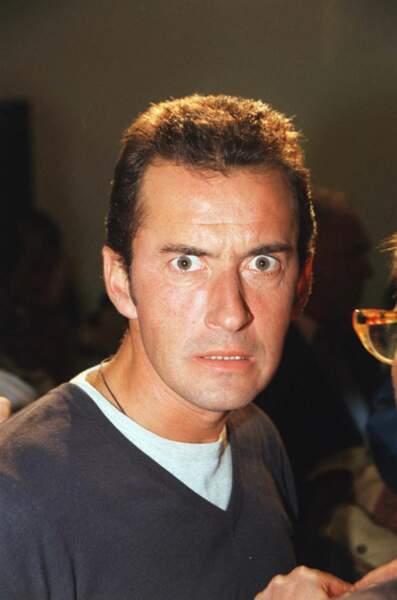 Christophe Dechavanne arrive sur France 2 en 1997 où il présente Télé Qua Non et Du fer dans les épinards (39 ans)
