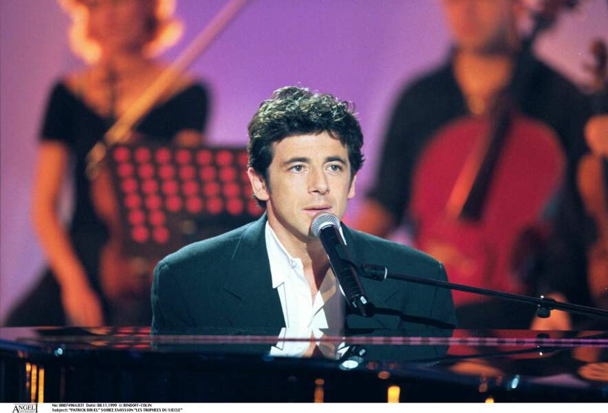 En 1999, Patrick Bruel (40 ans) chante lors de l'émission Les Trophées du Siècle.