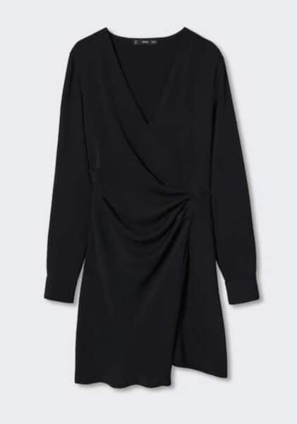 Robe noire courte drapée Mango, 39,99 euros