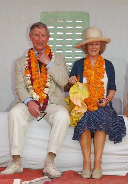 En 2006, le Prince Charles (54 ans) devenu le Roi Charles III d'Angleterre et la duchesse de Cornouailles lors de leur visite à Dehli en Inde. 