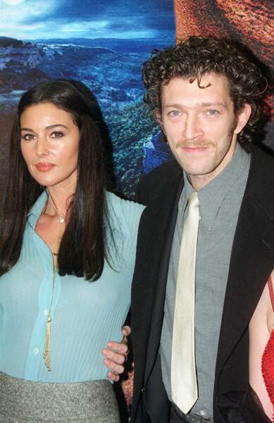 En 2001, Vincent Cassel (35 ans) adopte la moustache pour la première du film Le Pacte des Loups avec Monica Bellucci à Paris
