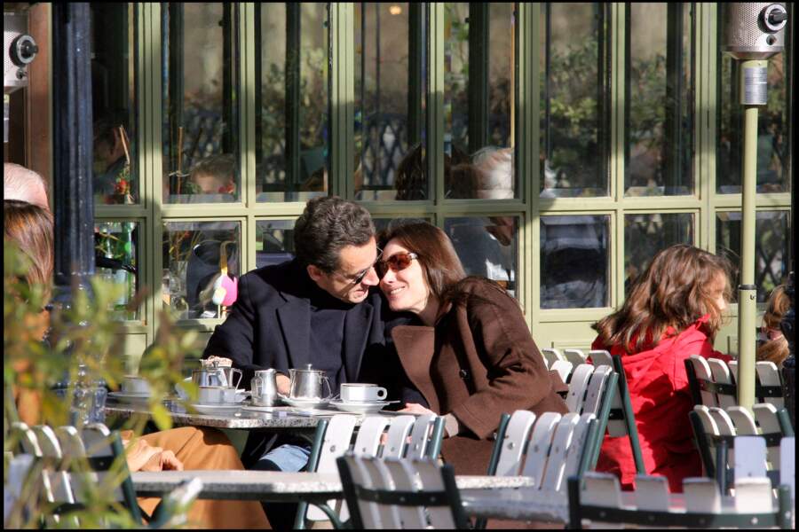 En 2007, le mannequin et Nicolas Sarkozy, alors président de la République, tombent sous le charme l'un de l'autre