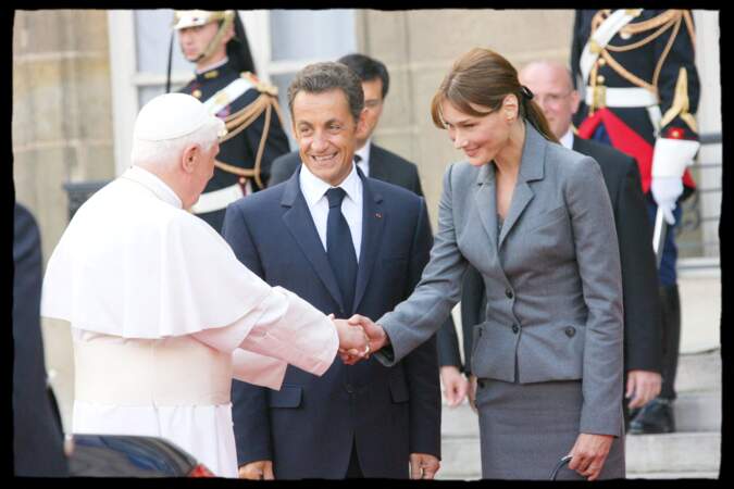 Carla Bruni et Nicolas Sarkozy rencontrent le pape Benoit XVI