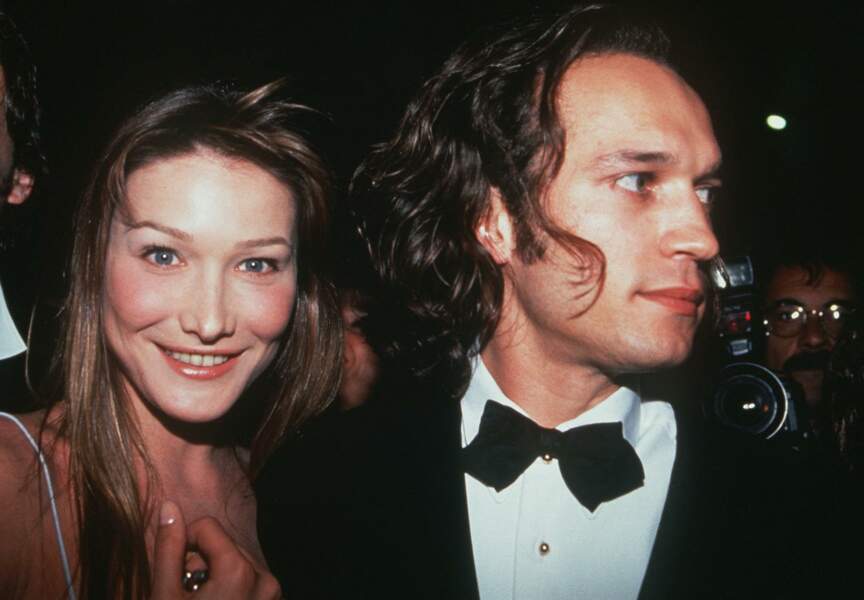 En 1992, Carla Bruni rencontre le comédien Vincent Perez 