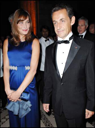 En 2008, Nicolas Sarkozy et la première dame Carla Bruni-Sarkozy en tenue de soirée pour un dîner en l'honneur du président et de la première dame de France 