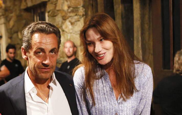En 2013, Nicolas Sarkozy et son épouse Carla Bruni très proches lors du festival de Ramatuelle 