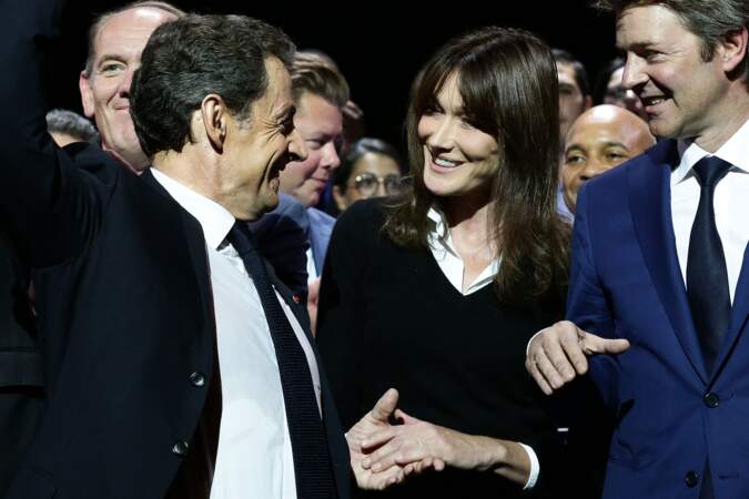 En 2016, Nicolas Sarkozy reçoit le soutien de son épouse après le meeting Tout pour la France