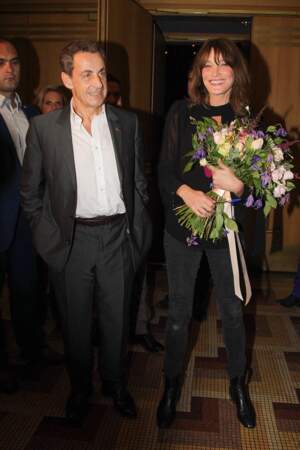 En 2017, Nicolas Sarkozy accompagne son épouse Carla Bruni après le concert French Touch en Grèce