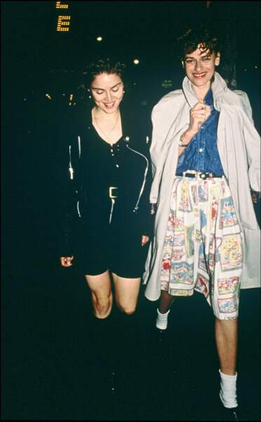Madonna et Sandra Bernhard en 1990 : de l'amitié à l'amour il n'y a qu'un pas. Une relation de très courte durée entre les deux femmes