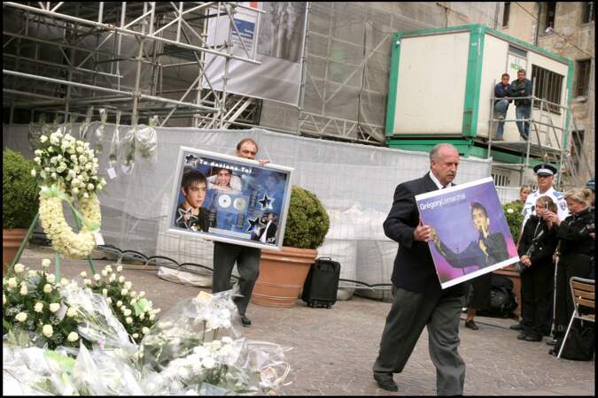 Obsèques de Grégory Lemarchal le 3 mai 2007 à Chambéry. Le chanteur est décédé le 30 avril 2007 à 23 ans de la mucoviscidose