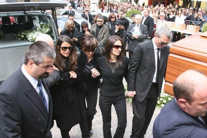 Obsèques de Grégory Lemarchal : sa compagne Karine Ferri, ses parents Laurence et Pierre Lemarchal et sa sœur Leslie