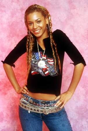 Âgée de 20 ans, Beyonce participe à la cérémonie des Billboards Music Awards alors que les Destiny's Child font une pause 