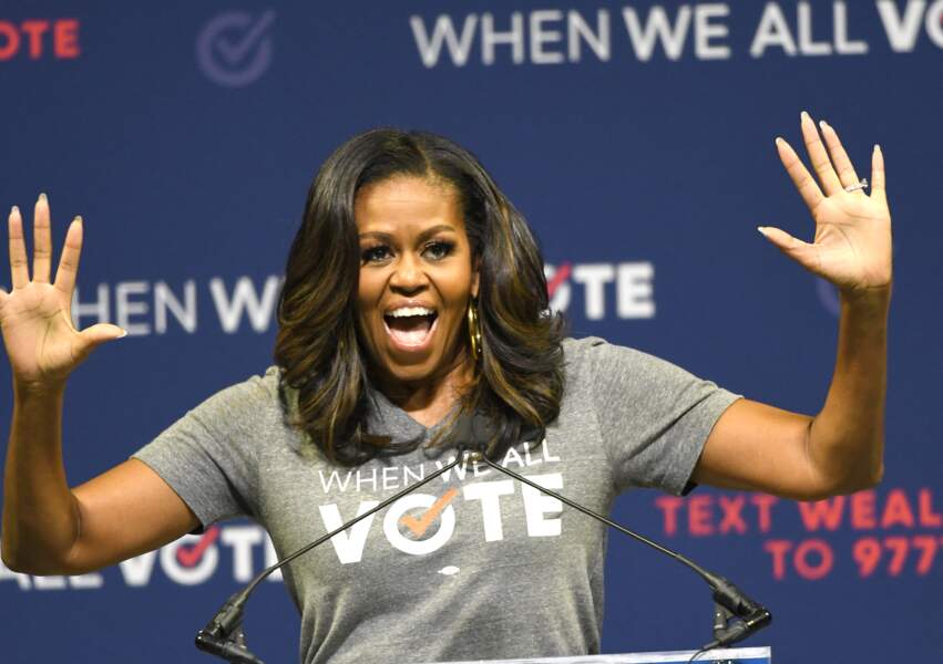 La même année, Michelle Obama tient un discours sur l'importance de voter aux élections 