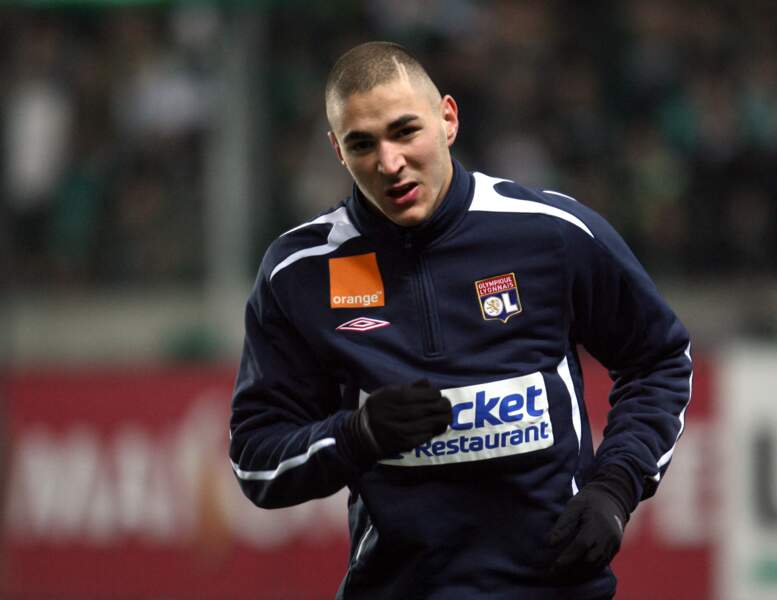 Karim Benzema sur le terrain face à l'As Saint Etienne, la même année