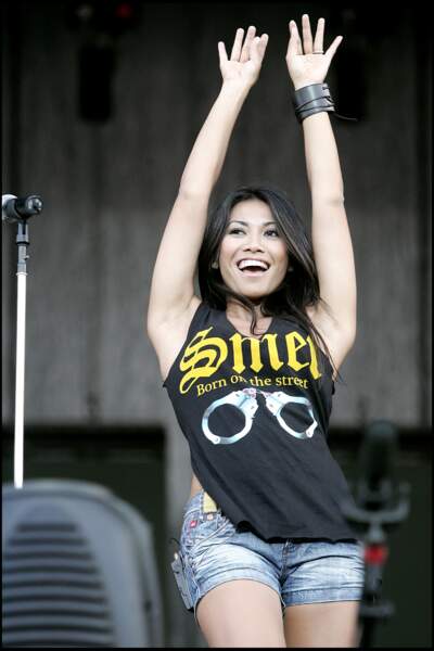 En 2006, Anggun (32 ans) chante la première partie du concert de Johnny Hallyday à Neuchâtel