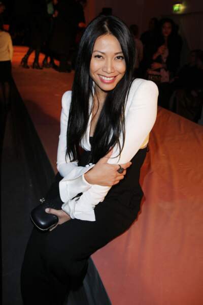 En 2013, Anggun (39 ans) assiste au défilé de mode de Jean-Paul Gaultier à Paris
