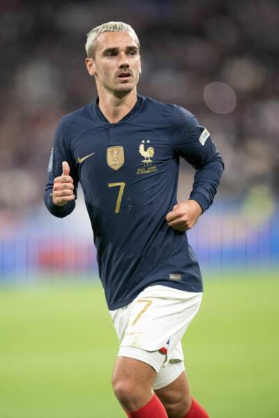 A 31 ans, il est pour la première fois capitaine de la sélection au début de la rencontre lors de la Ligue des nations. L'équipe de France est rapidement éliminée. 