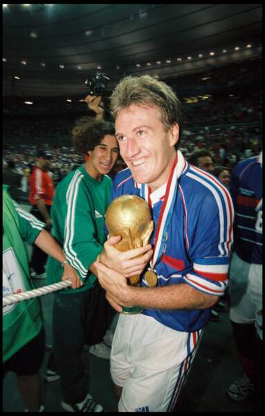 A 30 ans il décroche avec les Bleus la première étoile du maillot tricolore en gagnant la Coupe du Monde en 1998 face au Brésil.