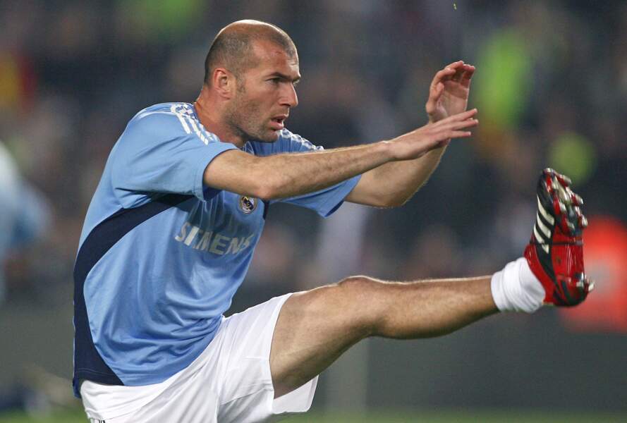 Toujours en 2006, le joueur est expulsé en plein match à la suite d'un coup de tête donné à l'italien Marco Materazzi. Zinedine Zidane (34 ans) défraye la chronique