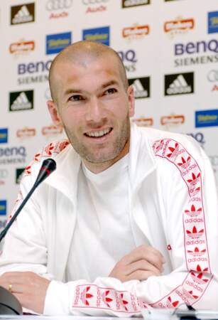 En avril 2006, le joueur annonce son intention de prendre sa retraite à l'âge de 34 ans, à l'issue du Mondial qui doit se tenir en Allemagne