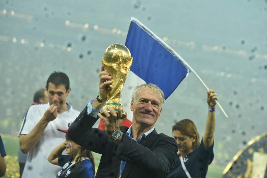 Didier Deschamps permet d'ajouter une seconde étoile au maillot tricolore après la victoire des Bleus en 2018, en finale du Mondial face à la Croatie. Il est âgé de 50 ans.