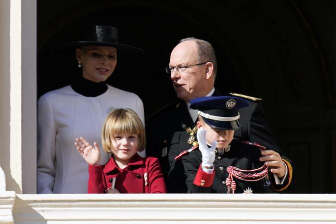 Fête nationale de Monaco : Albert et Charlène présents avec les jumeaux... La famille au grand complet