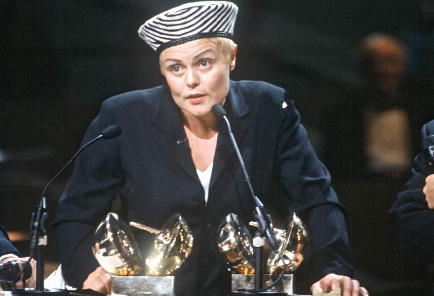 En 1993, Muriel Robin reçoit un trophée aux Victoires de la Musique en tant que Meilleure Humoriste avec Guy Bedos. Elle a 38 ans