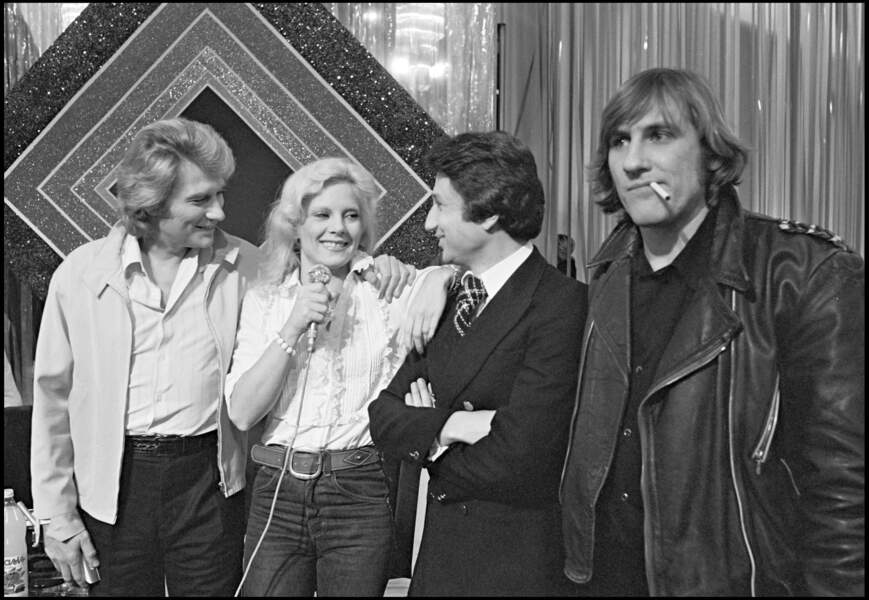 En 1979, Sylvie Vartan (35 ans), Johnny Hallyday, Michel Drucker et Gérard Depardieu sur le plateau de l'émission 20 ans après. Elle divorcera de Johnny Hallyday l'année suivante
