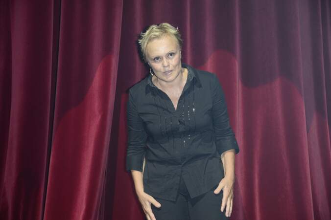 L'année 2013 marque son retour au one-woman-show avec Muriel Robin revient tsoin, tsoin. L'humoriste a 58 ans