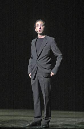 En 2005, l'humoriste de 34 ans partage l'affiche de la comédie Olé ! avec Gérard Depardieu et part en tournée pour son spectacle L'Autre c'est moi