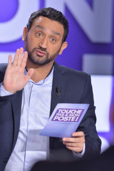 Touche pas à mon poste est un talk-show diffusé sur France 4 pendant deux ans avant de partir sur C8 en 2012. Animée par Cyril Hanouna, l'émission coûte 70 000 euros.