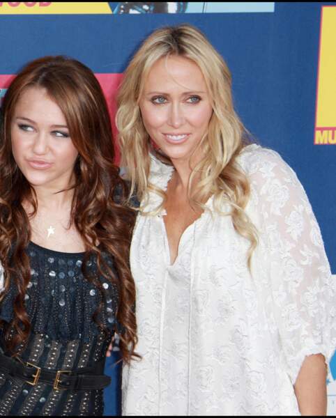 Tish Finley Cyrus est une manageuse et productrice américaine. Elle a dirigé sa fille, Miley Cyrus, depuis le début de sa carrière. Elle a aujourd'hui 55 ans.