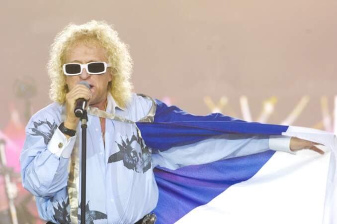 Le chanteur donne un immense concert au Champs de Mars à Paris, pour les festivités du 14 juillet 2007.