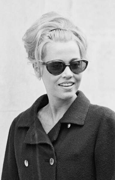 Figure de la contre-culture des années 1960, son militantisme contre la guerre du Viêt-Nam vaut à Jane Fonda d'être surveillée, de 1967 à 1973, par la NSA dans le cadre du projet Minaret. Sur cette photo prise en 1967, elle a 30 ans. Un an plus tard, elle mettait au monde sa première fille Vanessa