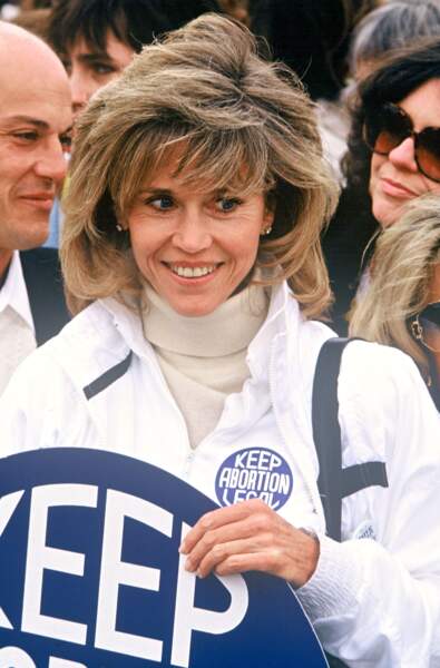 Jane Fonda (52 ans) manifeste en 1989 pour les droits des femmes et la lutte contre le changement climatique. La même année, elle divorce de son second mari Tom Hayden