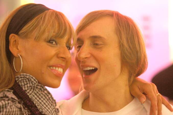 Le premier extrait de l'album Love Is Gone est un hit en club et à la radio durant l'été 2007. Cathy et David Guetta (40 ans) commencent à réellement se faire un nom à l'international. C'est aussi l'année de naissance de leur fille Angie