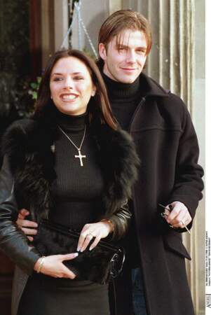 En janvier 1998 Victoria et David Beckham annoncent leurs fiançailles. David est alors âgé de 23 ans et Victoria de 24 ans.