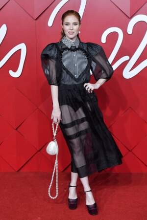 Angela Scanlon en robe transparente aux Fashion Awards 2022