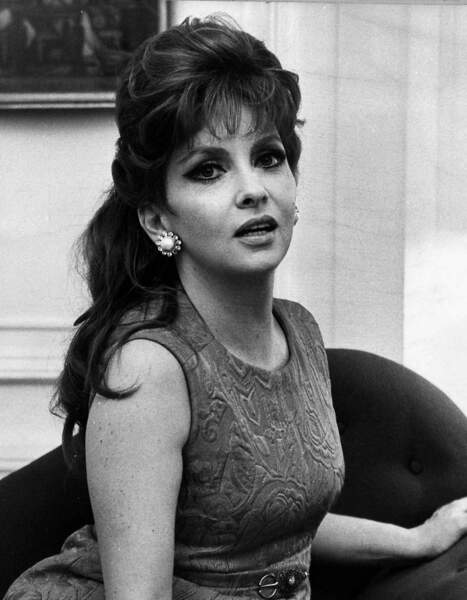 En 1969, Gina Lollobrigida remporte le David di Donatello de la meilleure actrice principale pour Buona sera Madame Campbell. Elle avait 42 ans.