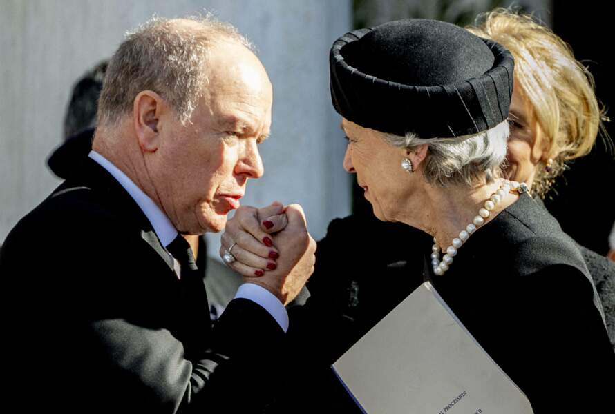 Le prince Albert II de Monaco et la princesse Benedikte de Danemark aux obsèques du roi Constantin II.
