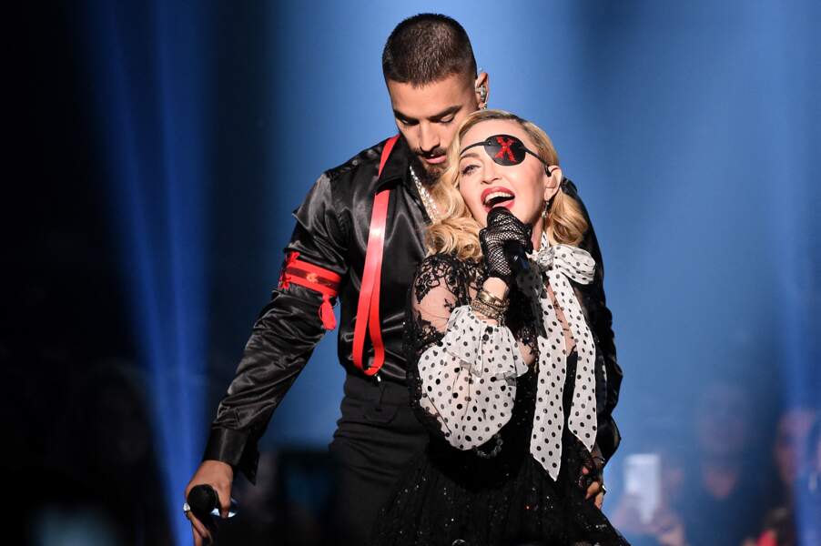 En juin 2019, plus de quatre ans après la sortie de Rebel Heart, Madonna (61 ans) propose un quatorzième album studio, intitulé Madame X. Elle se produit aux côtés de Maluma aux Billboard Music Awards.