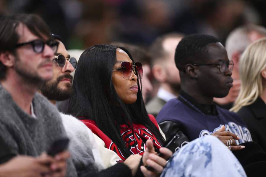 La belle Naomi Campbell assistait aussi au match de Basketball NBA Paris Game 2023 entre les Pistons de Detroit et les Bulls de Chicago à l'Accor Arena Bercy à Paris.